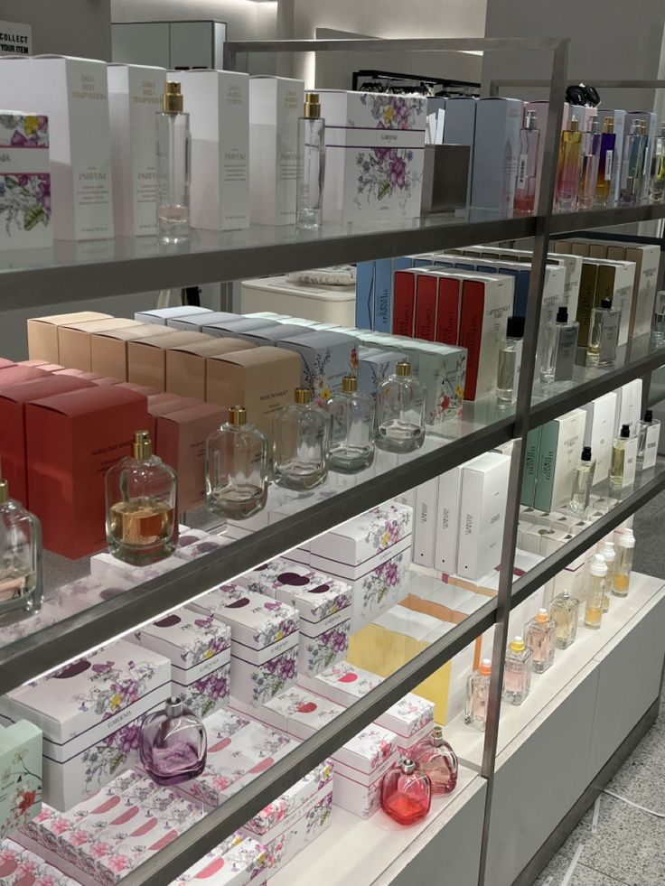 Zara Parfüm Muadilleri 2025: Hangi Parfüm Neyin “Çakması”? (Tam Liste)