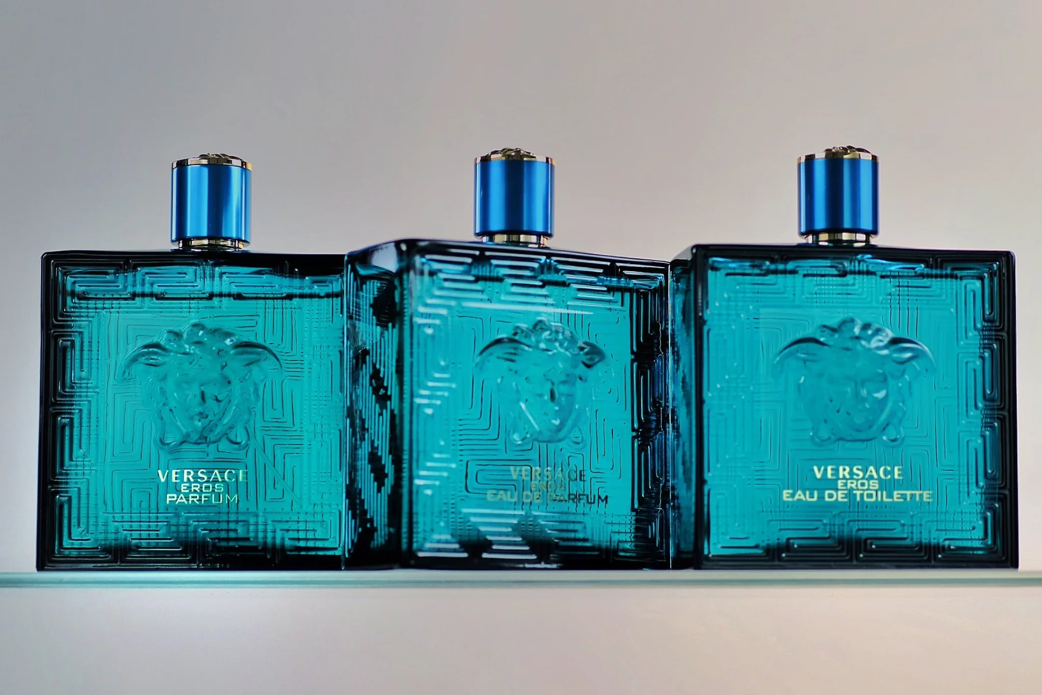Versace Eros: Hâlâ Kral Mı? EDT, EDP ve Parfum Arasındaki Farklar (2025 En Detaylı İnceleme)